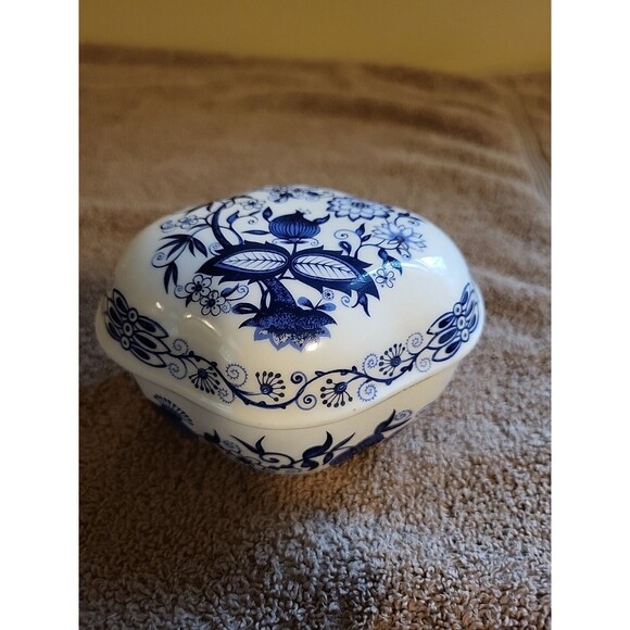 Vtge Vienna Woods MANN Porcelain Egg Blue Design china Trinket Box 5"x4" preown - Picture 6 of 16
